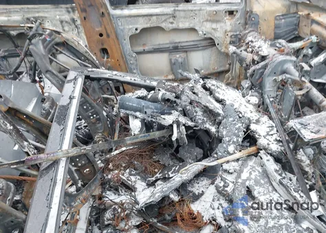 2024 Kia Sorento X-Line Sx z USA, uszkodzony, nr VIN 5XYRKDJF8RG287574